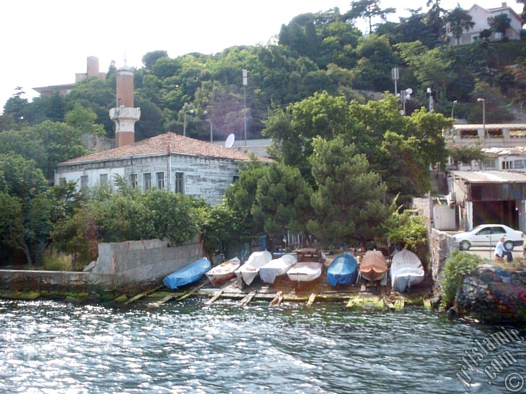 View of Kurucesme coast, rowboats and Defterdar Ibrahim Pasha Mosque from the Bosphorus in Istanbul city of Turkey.
